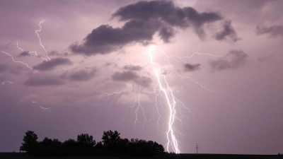 Lokal ziehen in Bayern Schauer und Gewitter auf. (Foto: Alexander Wolf/onw-images/dpa)