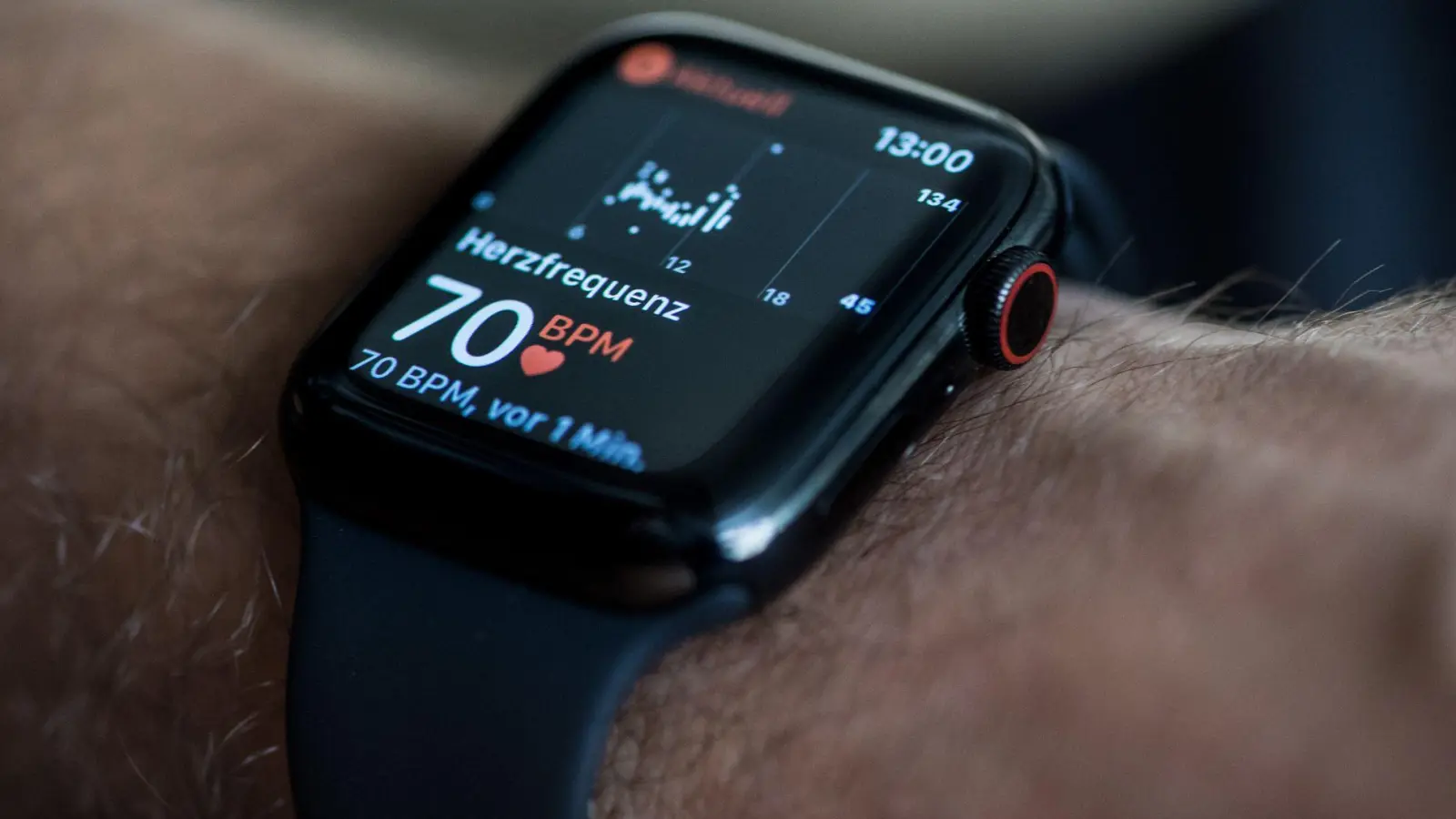 Vor allem bei der Herzfrequenz-Messung kommt es bei Smartwatches oft zu Abweichungen und Ungenauigkeiten. (Foto: Franziska Gabbert/dpa-tmn)