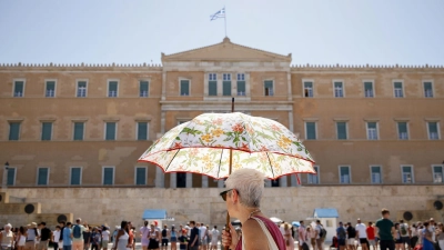 Athen: Bereits am Morgen über 30 Grad (Foto: Socrates Baltagiannis/dpa)