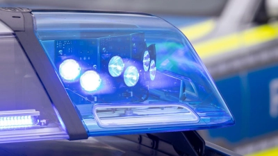 Polizeibeamte brachten die Frau in eine psychiatrische Fachklinik. (Symbolbild) (Foto: Daniel Karmann/dpa)