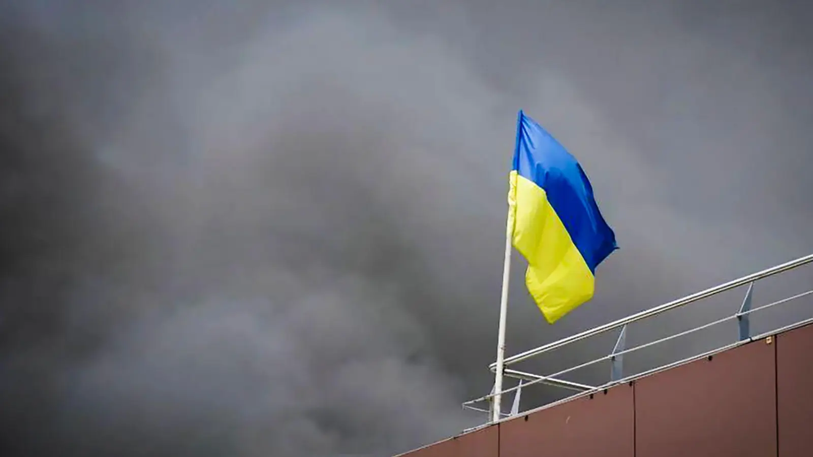 Die Ukraine macht sich auf eine unruhige Nacht gefasst. (Archivbild) (Foto: Uncredited/Dnipro Regional Administration/AP/dpa)