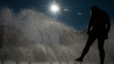 Der Deutsche Wetterdienst (DWD) hat nach eigenen Angaben die höchsten Temperaturen des Tages in Mannheim gemessen. (Symbolbild) (Foto: Peter Kneffel/dpa)