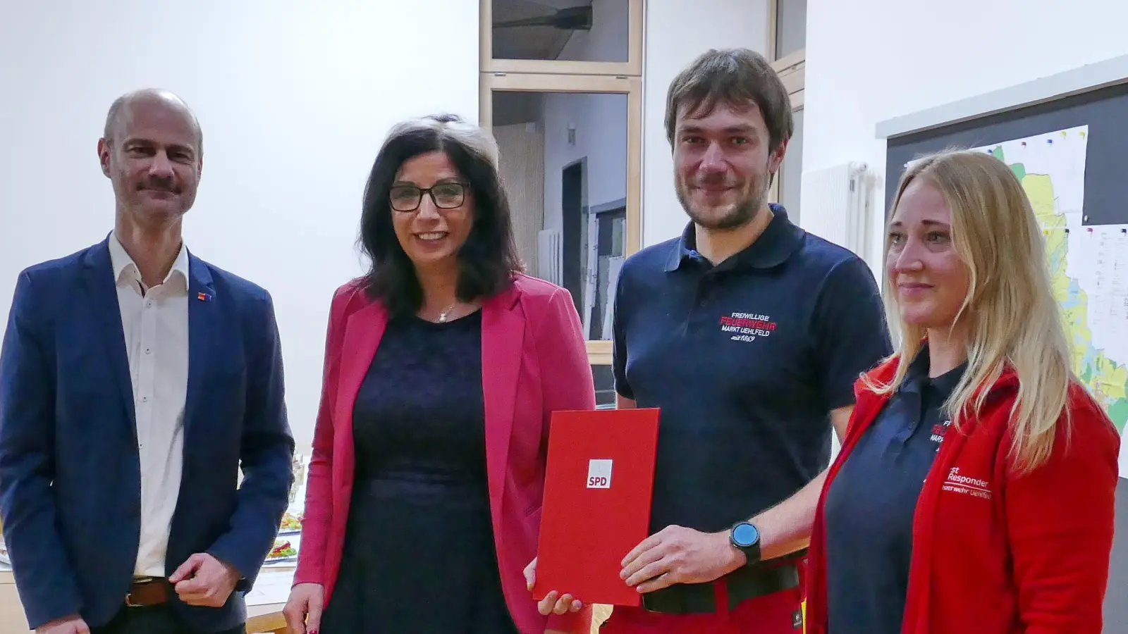 Matthias Dornhuber, Heike Gareis, Tobias Baum und Stefanie Lohmann (von links) bei der Übergabe des SPD-Bürgerpreises für ehrenamtliches Engagement im Landkreis. (Foto: Theo Kretzmann)