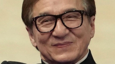 Jackie Chan will eigenen Worten zufolge noch bis an sein Lebensende seine Stunts selbst machen. (Archivbild) (Foto: Thibault Camus/AP/dpa)