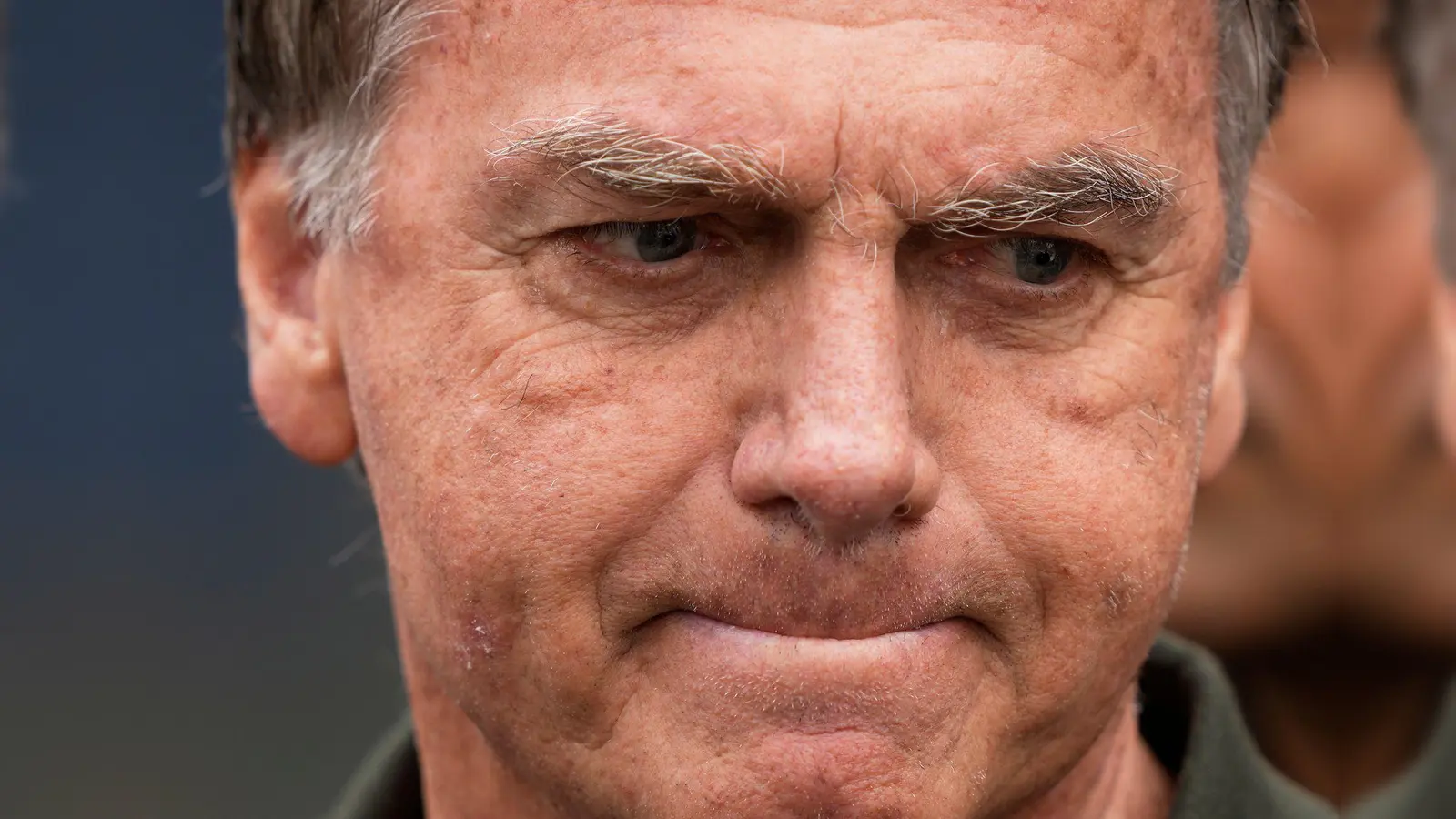 Wegen eines versuchten Staatsstreichs wurde Bolsonaro zu mehr als 27 Jahren Freiheitsstrafe verurteilt. (Archivbild) (Foto: Eraldo Peres/AP/dpa)