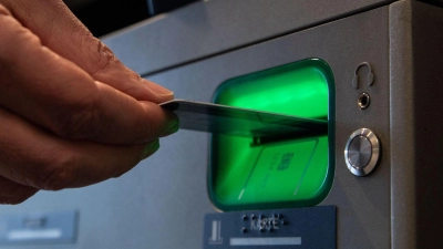 Bargeldauszahlungen sind im Insolvenzfall einer Bank nicht mehr möglich. (Foto: Christin Klose/dpa-tmn)
