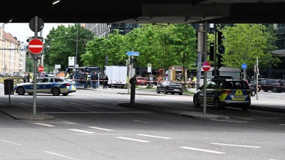 Die Polizei spricht weiterhin von einem Unfall.  (Foto: Felix Hörhager/dpa)