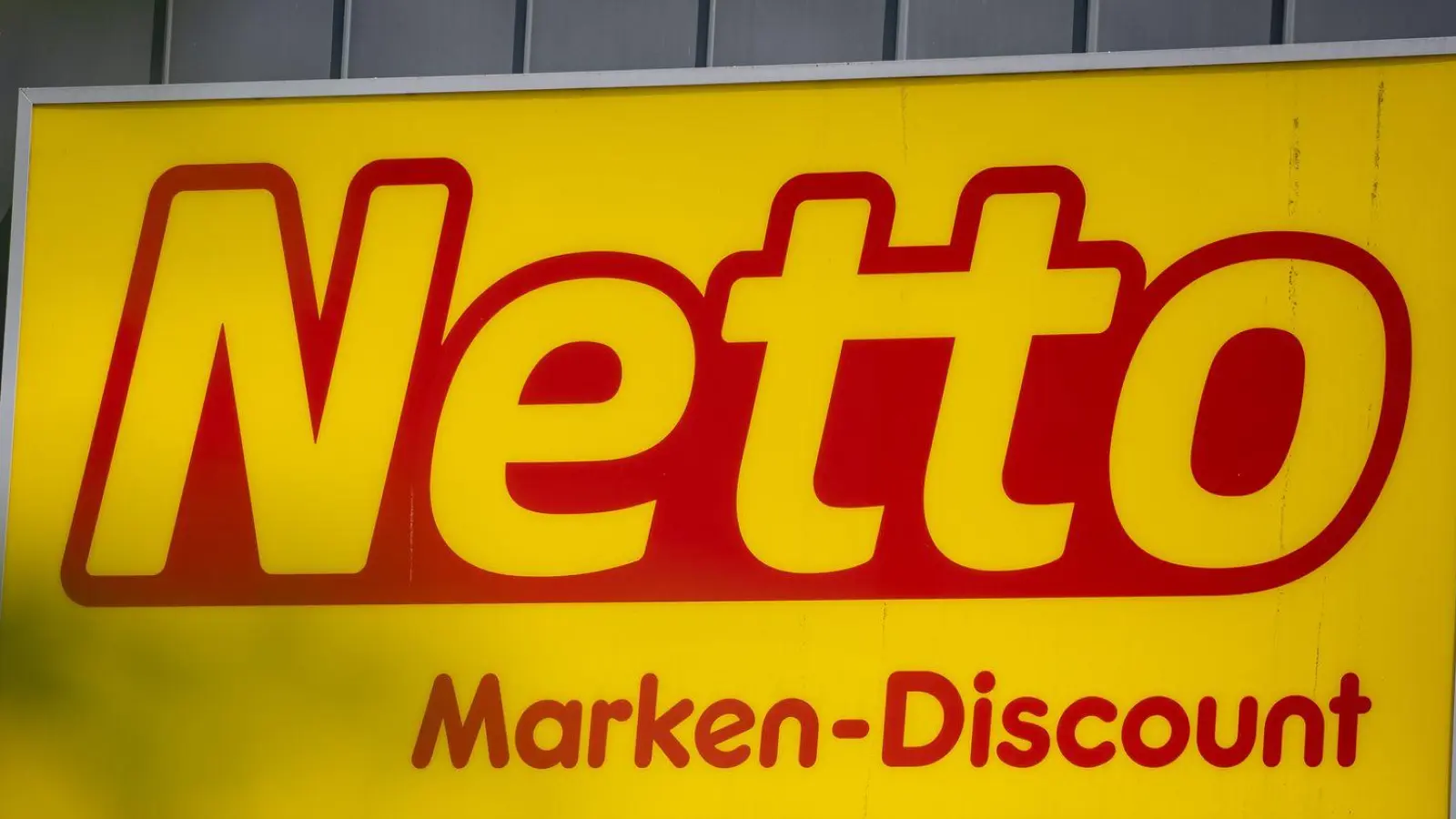 Der Lebensmitteldiscounter Netto informiert über einen Warenrückruf. (Archivbild)  (Foto: Hannes P Albert/dpa)