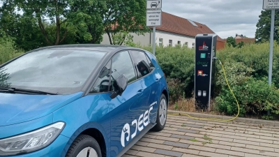 Eine Ladesäule inklusive Carsharing der Marke Deer, hier in Merkendorf, könnte auch bald in Oberdachstetten Realität werden. (Foto: Eileen Gillwald)