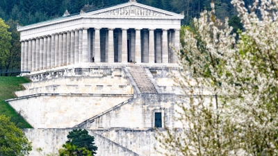 In der Walhalla werden bedeutende Persönlichkeiten der deutschen Geschichte geehrt. Aktuell sind es 132 Büsten und 64 Gedenktafeln. (Archivbild) (Foto: Armin Weigel/dpa)