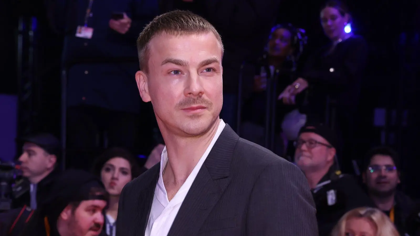 Es scheint, als spiele Albrecht Schuch die Romanfigur nicht, sondern habe sich in sie verwandelt. (Archivbild) (Foto: Gerald Matzka/dpa)