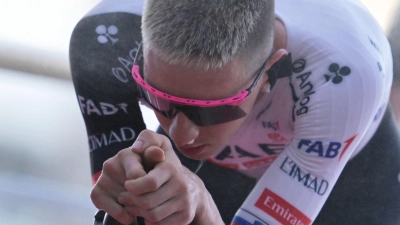 Tadej Pogacar muss nach einem Sturz bei der Vuelta aufgeben. (Archivbild) (Foto: Philippe Magoni/AP/dpa)