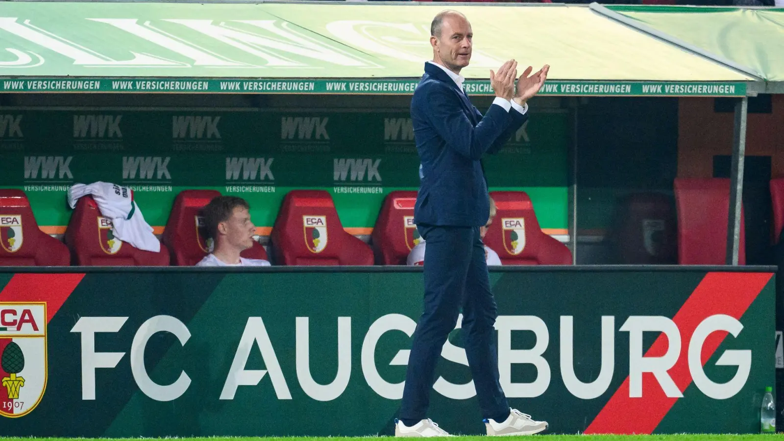 Augsburgs Trainer Jess Thorup bekommt einen neuen Assistenten. (Foto: Tom Weller/dpa)