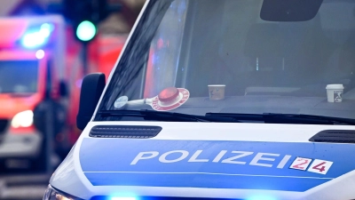 Lehrer informierten Polizei und Feuerwehr. (Symbolbild) (Foto: Jens Kalaene/dpa)