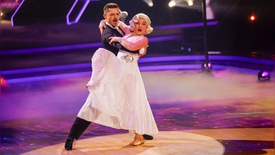 Influencerin Bianca Heinicke musste zuvor schon ums Weiterkommen bangen - nun erwischte es sie. (Archivbild) (Foto: Thomas Banneyer/dpa)