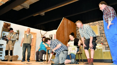 „Alles halb so schlimm“ hieß es beim „Scheierntheater“ in Hirschneuses. (Foto: Gudrun Schwarz-Köhler)