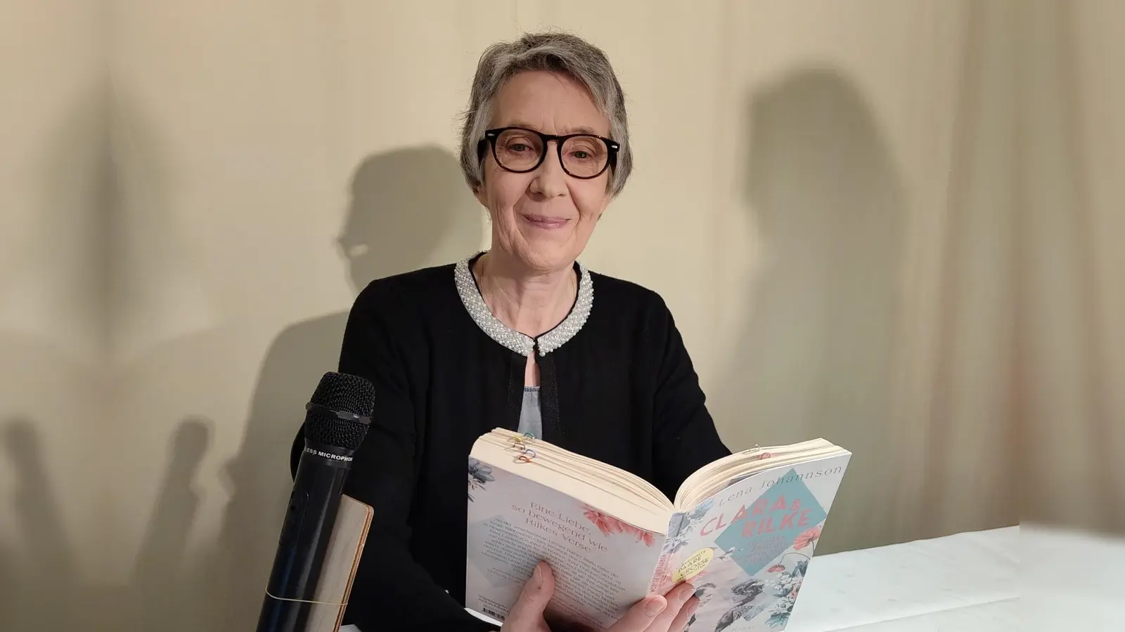 Die Lesung von Bestsellerautorin Lena Johannson in der Stadtbücherei stieß auf große Resonanz. (Foto: Wolfgang Hauf)