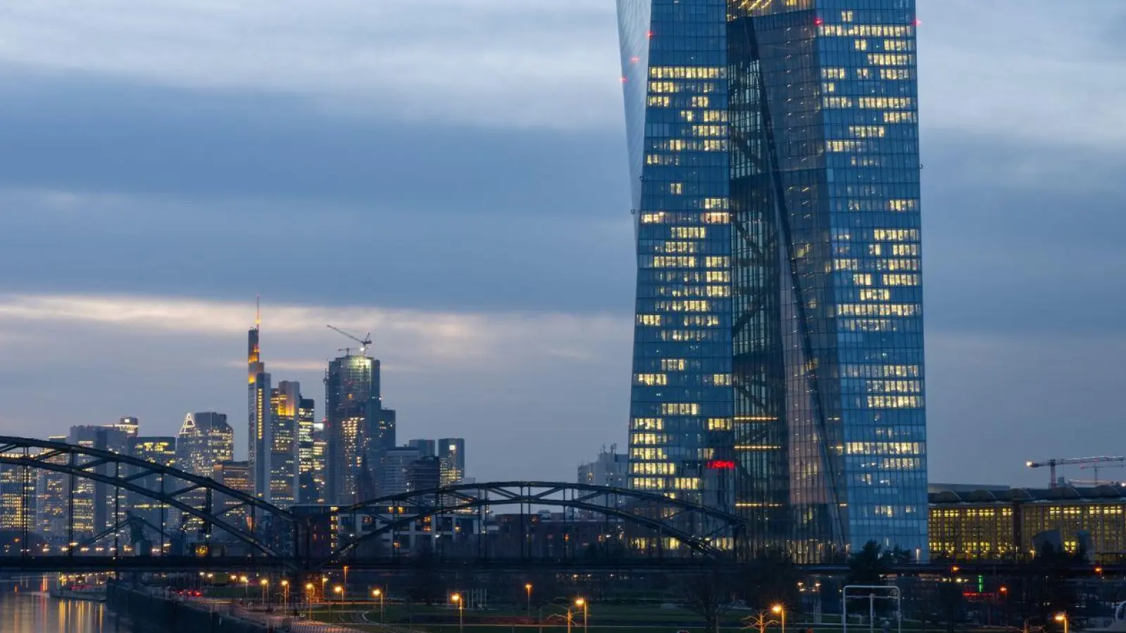 Die EZB hält den Leitzins im Euroraum bei 4,5 Prozent. (Foto: Boris Roessler/dpa)