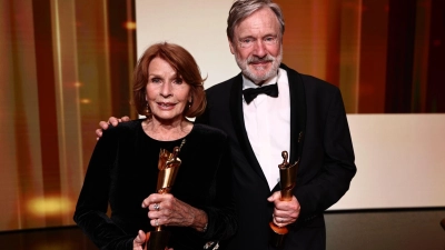 Gewannen beim Deutschen Filmpreis 2026 als Schauspieler: Senta Berger (weibliche Hauptrolle) und Michael Wittenborn (männliche Nebenrolle). (Archivbild) (Foto: Christoph Soeder/dpa)