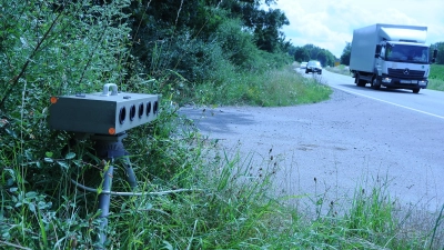 Die Stadt will mehr Radarkontrollen, um die Verkehrssicherheit zu erhöhen. In Absprache mit der Polizei will sie die Überwachung des fließenden Verkehrs auf Staats- und Bundesstraßen ausweiten. (Archivfoto: Wolfgang Grebenhof)