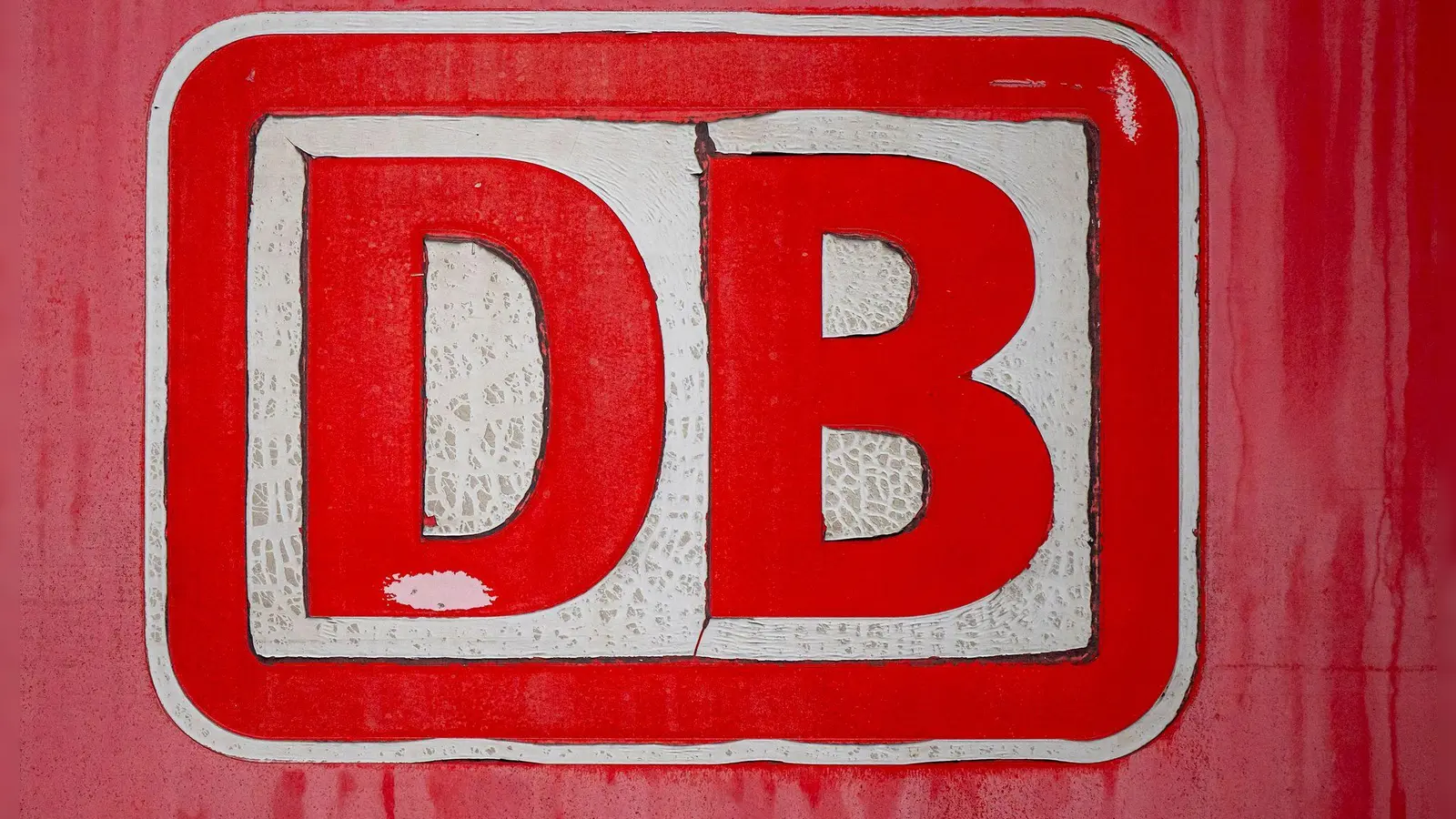 Die Deutsche Bahn will die Illertalbahn in Schwaben binnen etwa der kommenden zehn Jahre ausbauen. (Symbolbild) (Foto: Peter Kneffel/dpa)