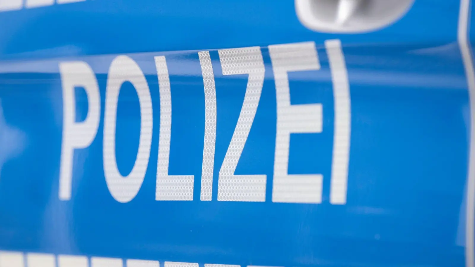 Die junge Frau wollte ihre Jacke holen, als sie Opfer des sexuellen Übergriffs wurde. (Symbolbild) (Foto: Boris Roessler/dpa)