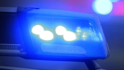 Nach einer rasanten Verfolgungsfahrt in Oberfranken ermittelt die Polizei gegen einen 32-Jährigen. (Symbolbild) (Foto: Karl-Josef Hildenbrand/dpa)