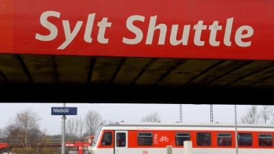 Es kann auf der Strecke nach Sylt noch mehrere Tage zu Verzögerungen kommen. (Archivbild) (Foto: Carsten Rehder/dpa)