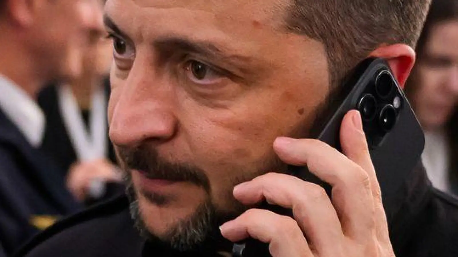 Selenskyj fordert die Verbündeten seines Landes zu mehr Druck auf Russland auf, damit das Töten ein Ende hat.  (Foto: Leon Neal/Getty Pool via AP/dpa)