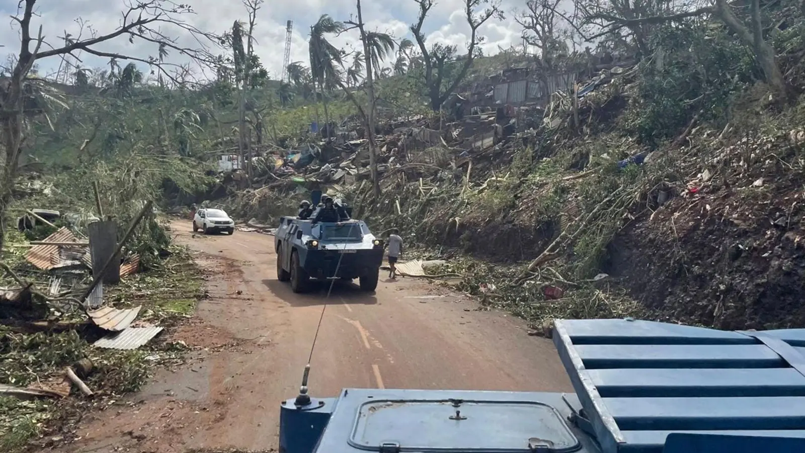 Die Zahl der Todesopfer in Folge von Zyklon „Chido“ auf Mayotte ist weiter unklar. (Foto: Uncredited/Gendarmerie Nationale/AP/dpa)