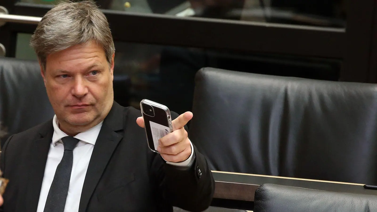 Bundeswirtschafts- und Klimaschutzminister Robert Habeck sieht Fortschritte beim klimafreundlichen Umbau von Wirtschaft und Gesellschaft. (Foto: Wolfgang Kumm/dpa)