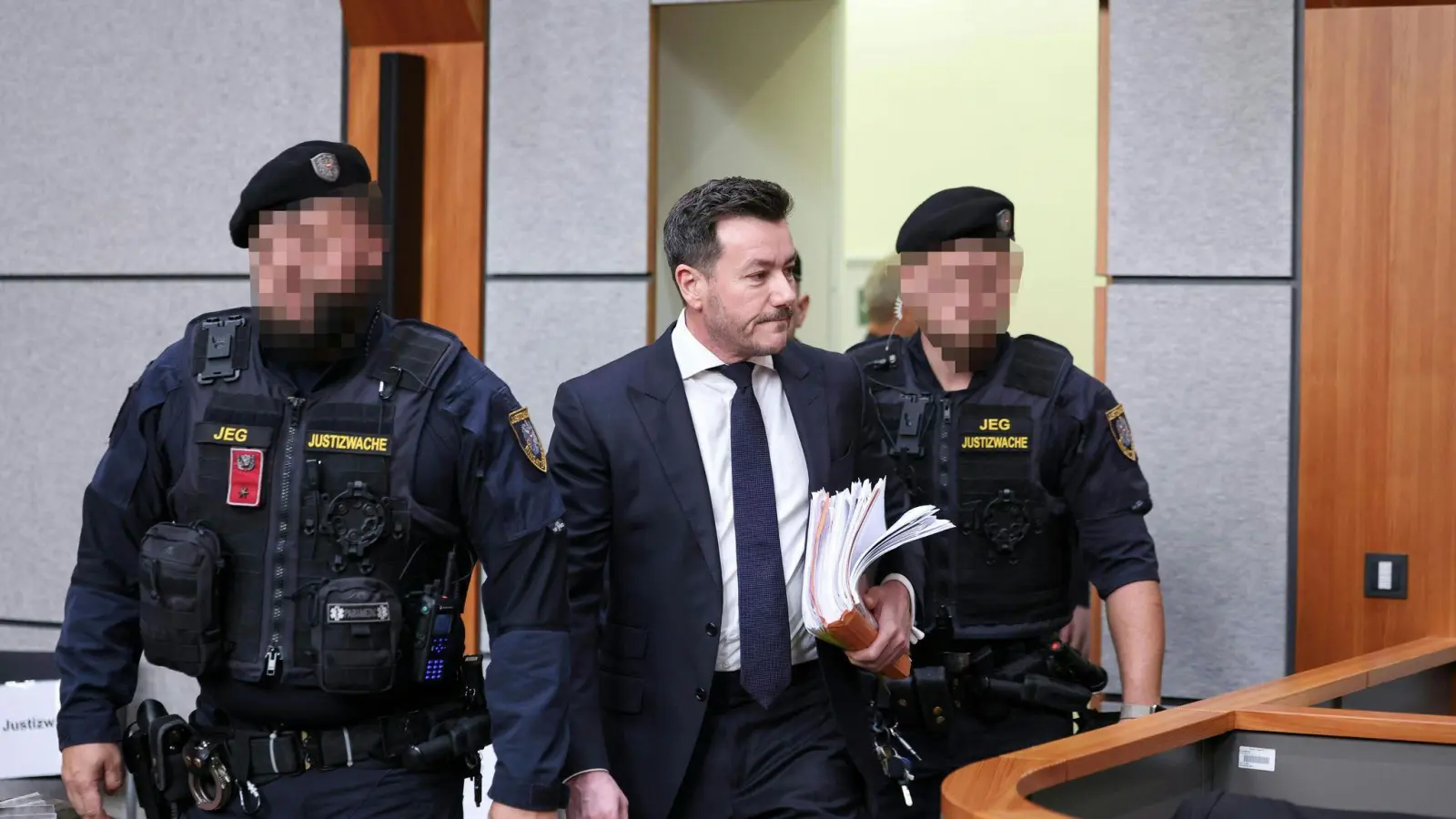Der Investor René Benko steht erneut in Innsbruck vor Gericht. (Foto: Expa/Johann Groder/APA/dpa)