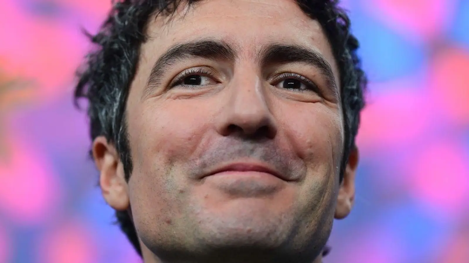 Sein Film lief im Wettbewerb: İlker Çatak. (Foto: Sebastian Gollnow/dpa)