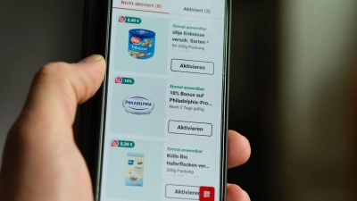 Viele Handelsketten ködern die Kunden in ihren Apps mit zusätzlichen Rabatten. (Foto: Georg Hilgemann/dpa)