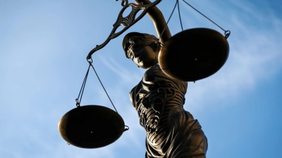 Gericht bestätigt: Ein 14-Jähriger darf Sporttermine am Wochenende dem Besuch beim Vater vorziehen, denn ein erzwungener Umgang ist nicht im Interesse des Kindeswohls. (Foto: David-Wolfgang Ebener/dpa/dpa-tmn)