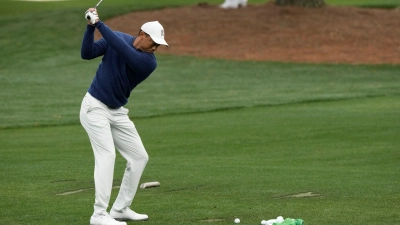 Der US-Amerikaner Tiger Woods trainiert im Augusta National Golf Club. Er gehört in diesem Jahr nicht zu den Favoriten auf den Titel. (Foto: Charlie Riedel/AP)