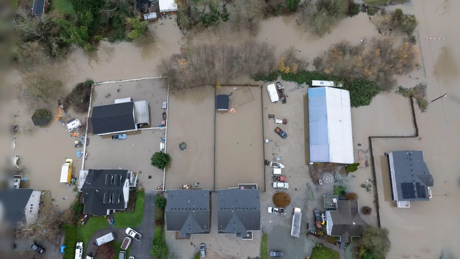 Tagelange Regenfälle hatten heftige Überschwemmungen im Bundesstaat Washington an der US-Westküste ausgelöst. (Foto: Stephen Brashear/AP/dpa)