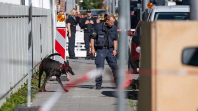 Ein Spürhund war im Einsatz. (Foto: Peter Kneffel/dpa)