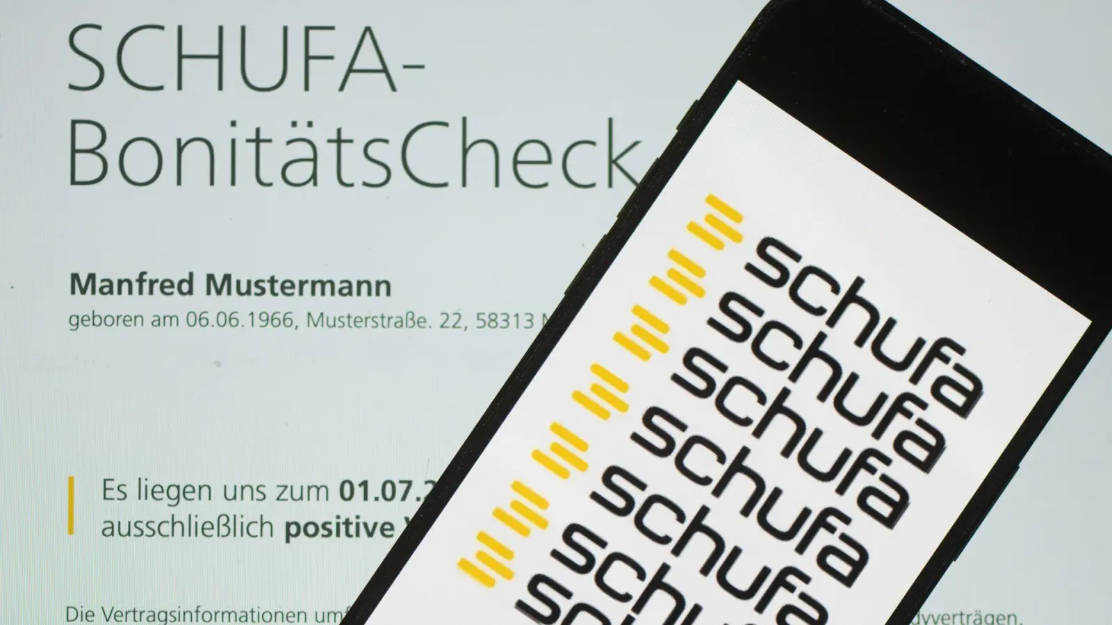 Wirtschaftsauskunfteien wie die Schufa sind private Unternehmen, die Daten sammeln, um vorherzusagen, wie wahrscheinlich es ist, dass eine Person in Zukunft ihre Rechnungen pünktlich bezahlen wird.  (Foto: Sebastian Kahnert/dpa)
