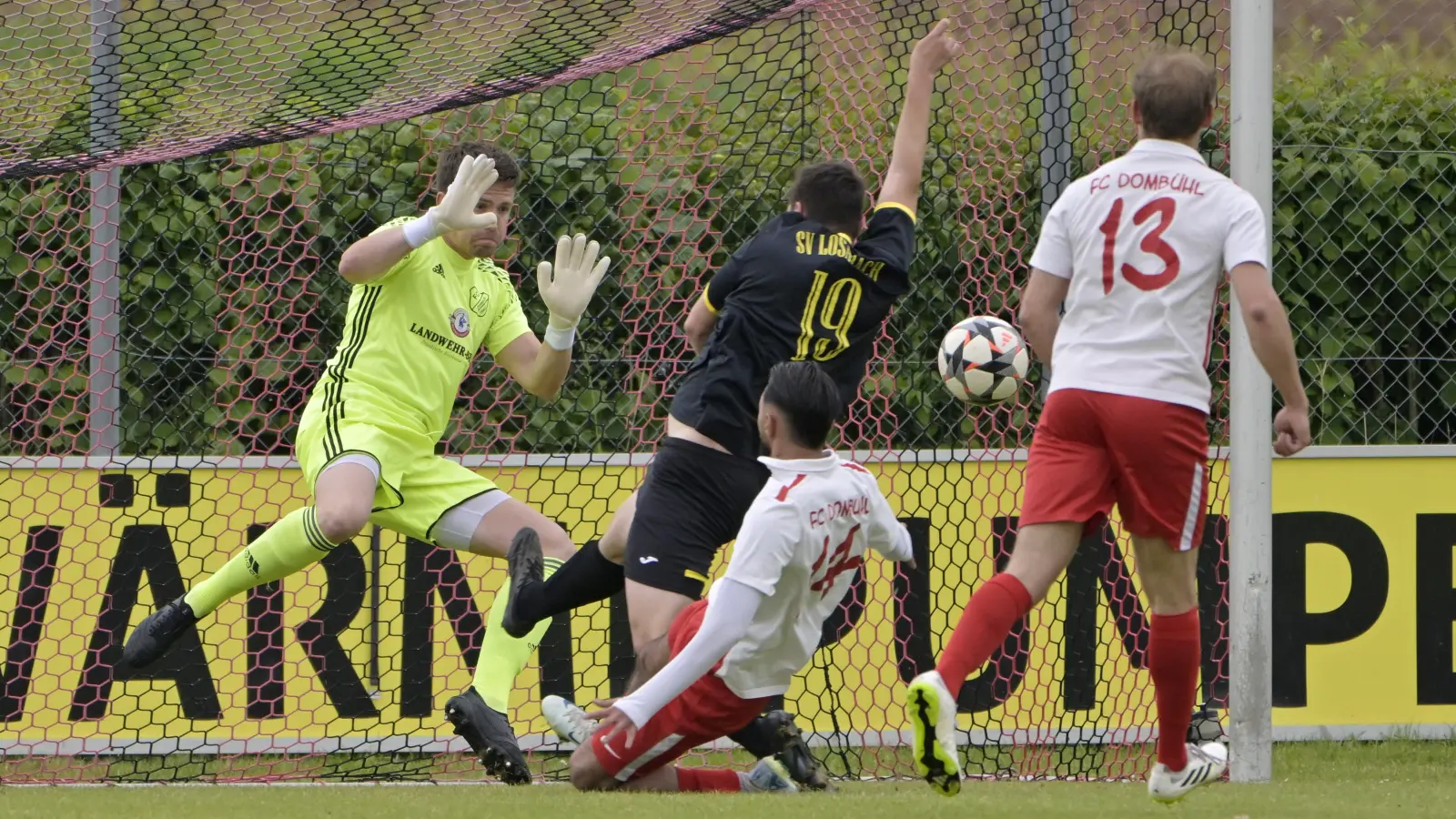 Der Dombühler Torwart Dominic Wächter bekam auch gut zu tun. (Foto: Martin Rügner)