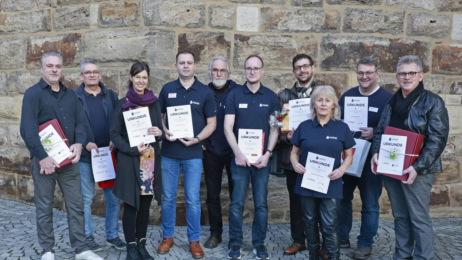 Ausgezeichnet (von links): Ralph Engelhardt, Hans-Martin Falk, Stephanie Forkel, Matthias Bayer, Hermann Waltz, Torsten Christ, Simon Rosenbauer, Sieglinde Hankele, Jörg Schreier und Klaus-Peter Richter. (Foto: Günther Holzinger)