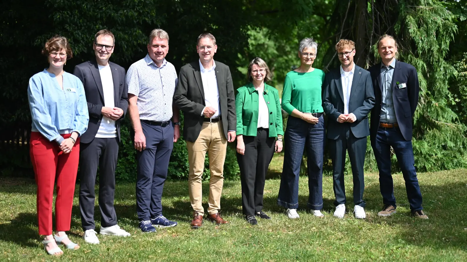 Gemeinsam für den Naturpark Frankenhöhe (von links): Johanna Sieger, Christian von Dobschütz, Matthias Schwarz, Jürgen Ludwig, Renate Hans, Elisabeth Stammler, Marco Meier und Benjamin Krauthahn.  (Foto: Manfred Blendinger)