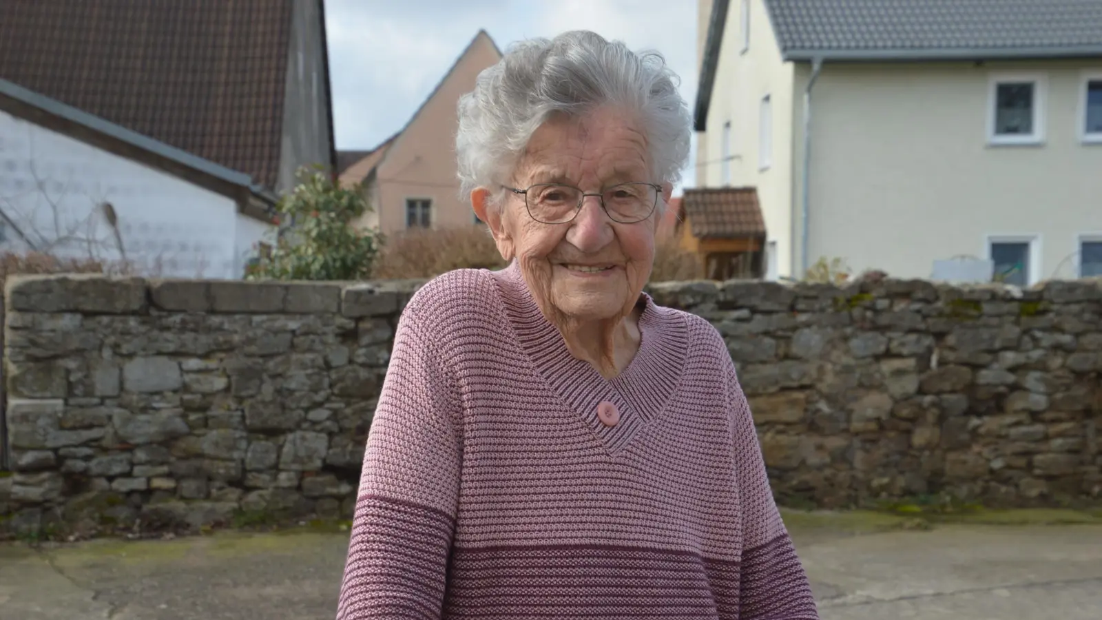 Mit 102 Jahren ist Emma Bauer aus Geilsheim die älteste Bürgerin im Wassertrüdinger Stadtgebiet. (Foto: Peter Tippl)