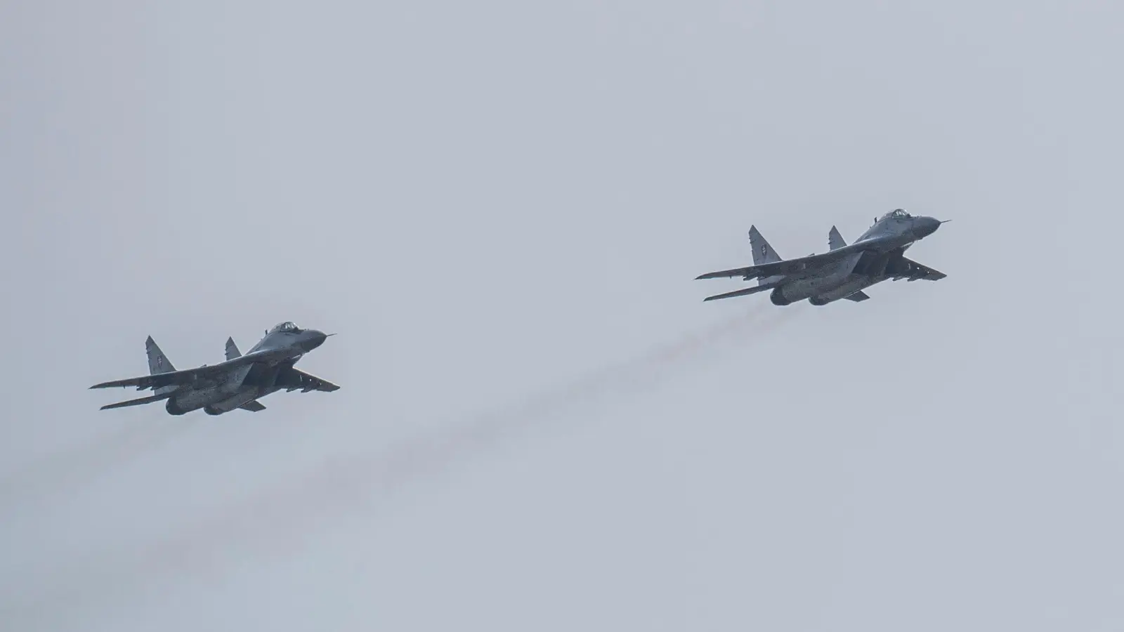 Ein MiG-29-Kampfflugzeug während einer Flugschau auf dem Luftwaffenstützpunkt Malacky-Kuchyoa in der Slowakei. (Foto: Jaroslav Novák/TASR/dpa)