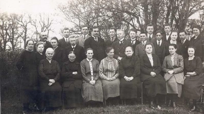 Um 1925 entstand dieses Foto, das die Pionierinnen und Pioniere der Liebenzeller Gemeinschaft Dinkelsbühl zeigt. (Foto: Liebenzeller Gemeinschaft)