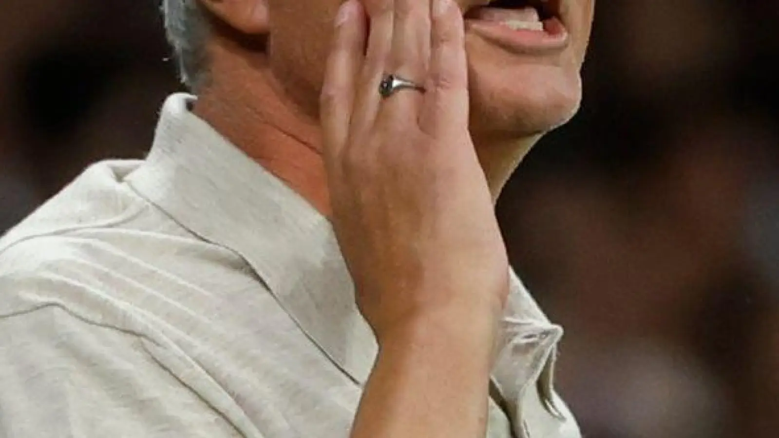 Real Madrids Cheftrainer José Mourinho stärkt seinem Offensivstar Vinícius Júnior den Rücken.  (Foto: Joan Monfort/AP/dpa)