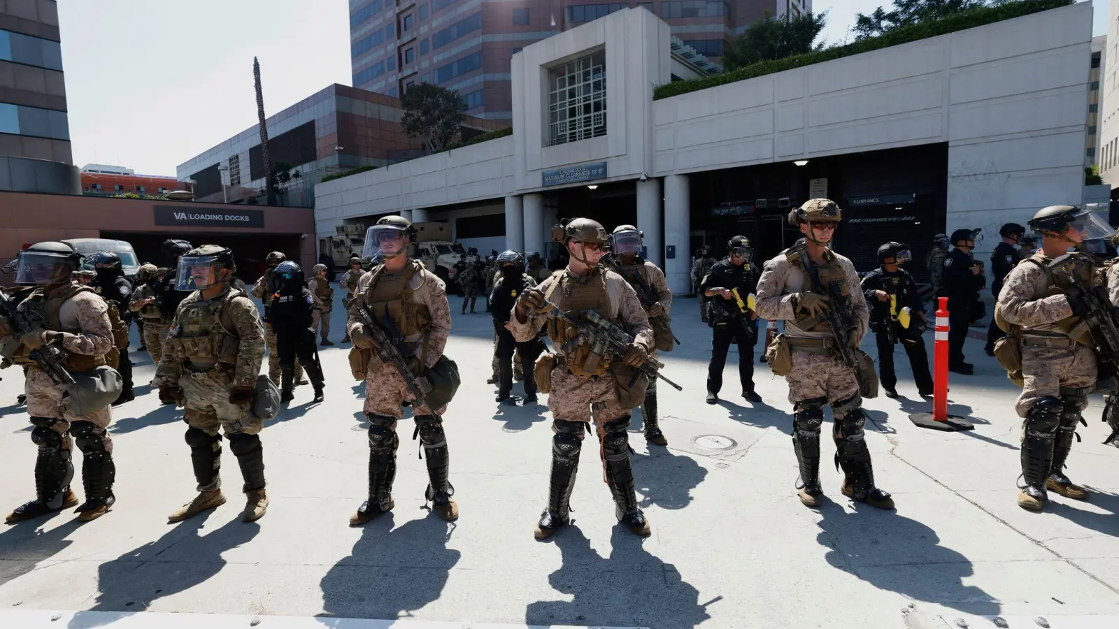 Das Pentagon beabsichtigt die rund 700 Marinesoldaten in Los Angeles abzuziehen. (Archivbild)  (Foto: Jill Connelly/AP/dpa)