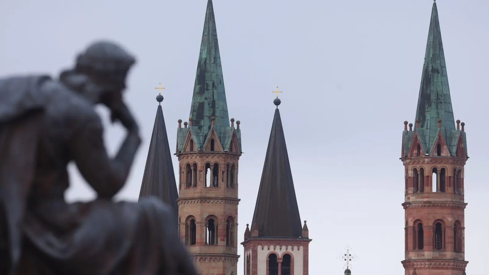 Die unabhängige Kommission zur Aufarbeitung des sexuellen Missbrauchs im Bistum Würzburg veröffentlicht am 8. April ein Gutachten. (Foto: Karl-Josef Hildenbrand/dpa)