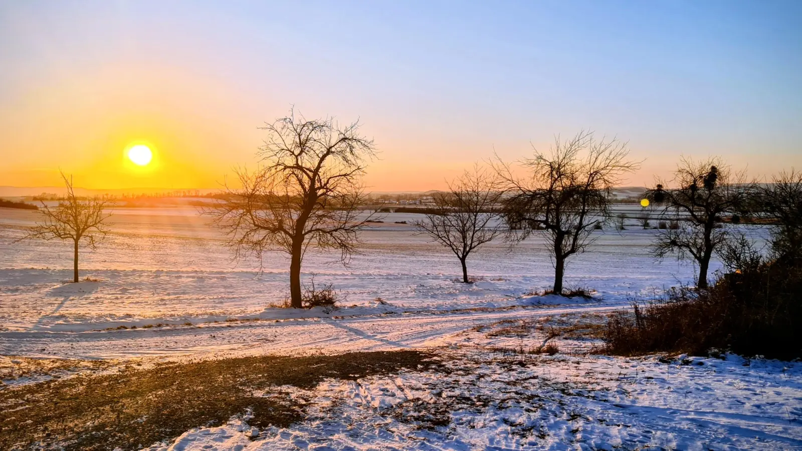 Diesen Sonnenuntergang bei Dottenheim hat Uschi Wendel aus Neustadt festgehalten.  (Foto: Uschi Wendel)