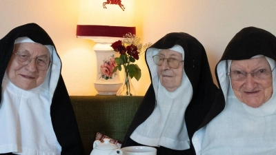 Helferinnen und Helfer haben einen Instagram-Kanal für die Chorfrauen eingerichtet. (Foto: Noah Hatz/dpa)